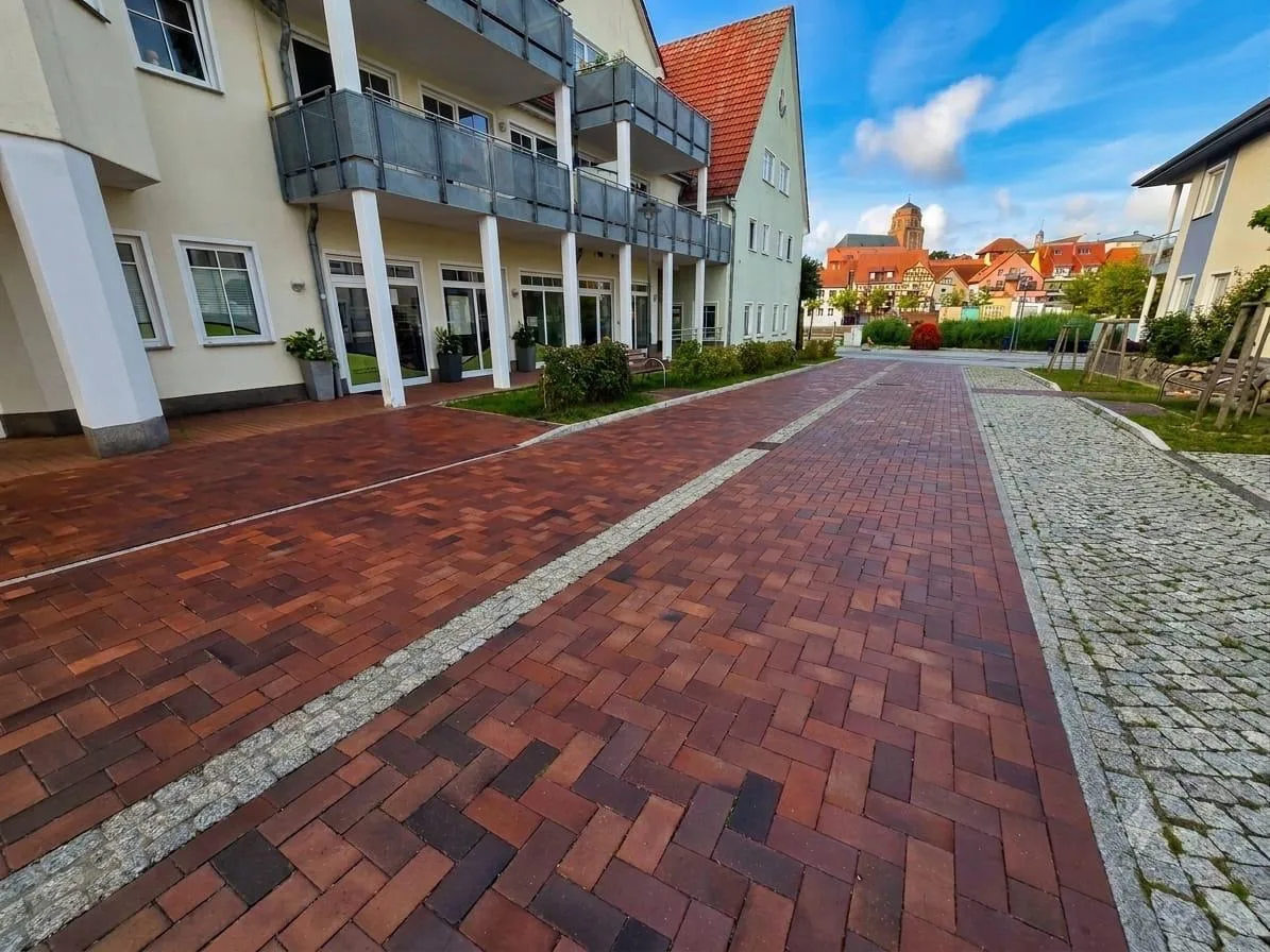 Praxis PadS auf der Schlossinsel in Wolgast — Außenansicht mit Blick auf die Altstadt